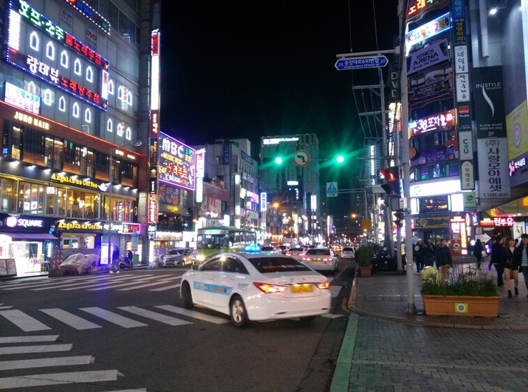Seomyeon in Busan bei Nacht