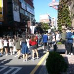 Ansammlung von Menschen in Seoul/Südkorea